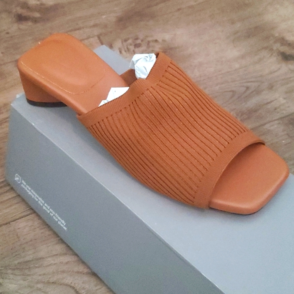 TIJN heeled slides